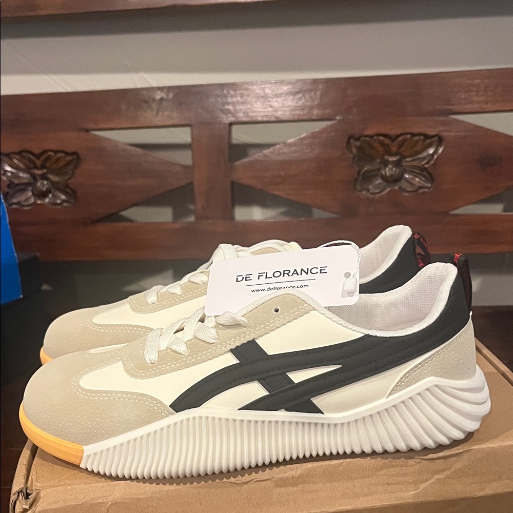 NWT De Florence Cloudea Sneakers. Size 42. - Picture 3 of 11